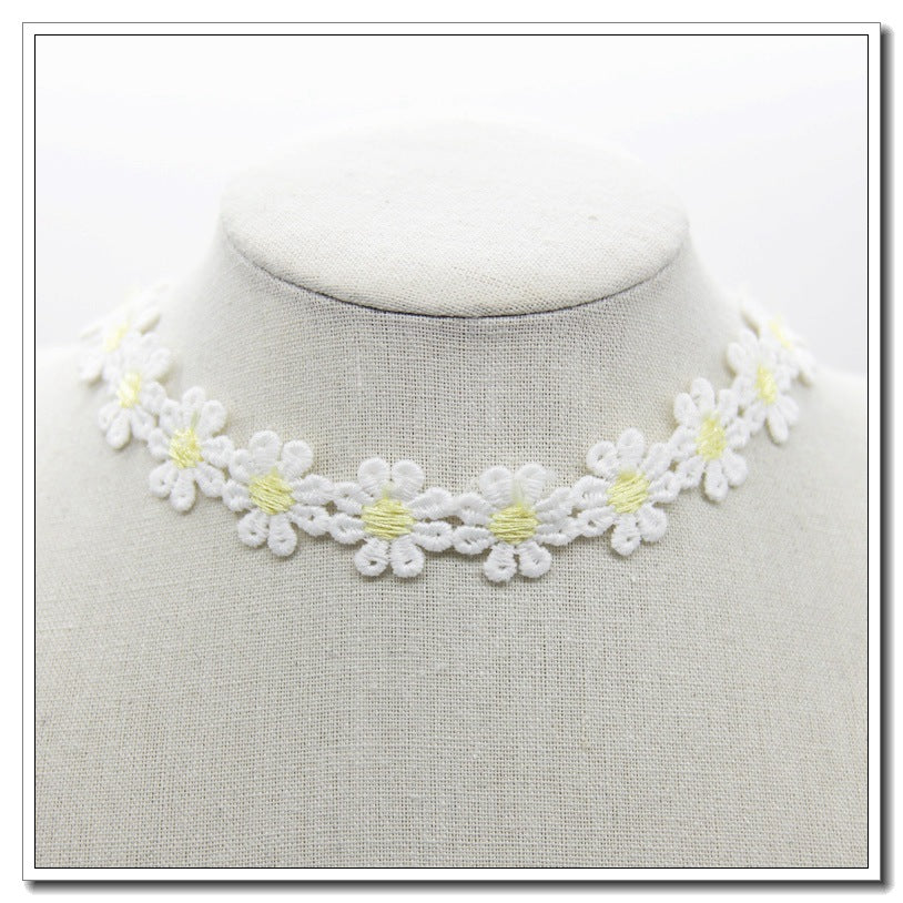 Daisy Flower Choker Necklace