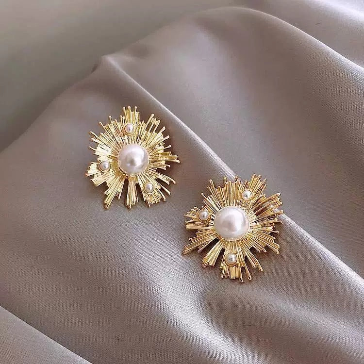 Irregular Pearl Flower Earrings