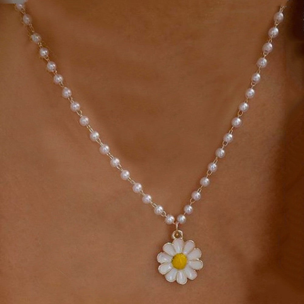 Pearl Daisy Necklace