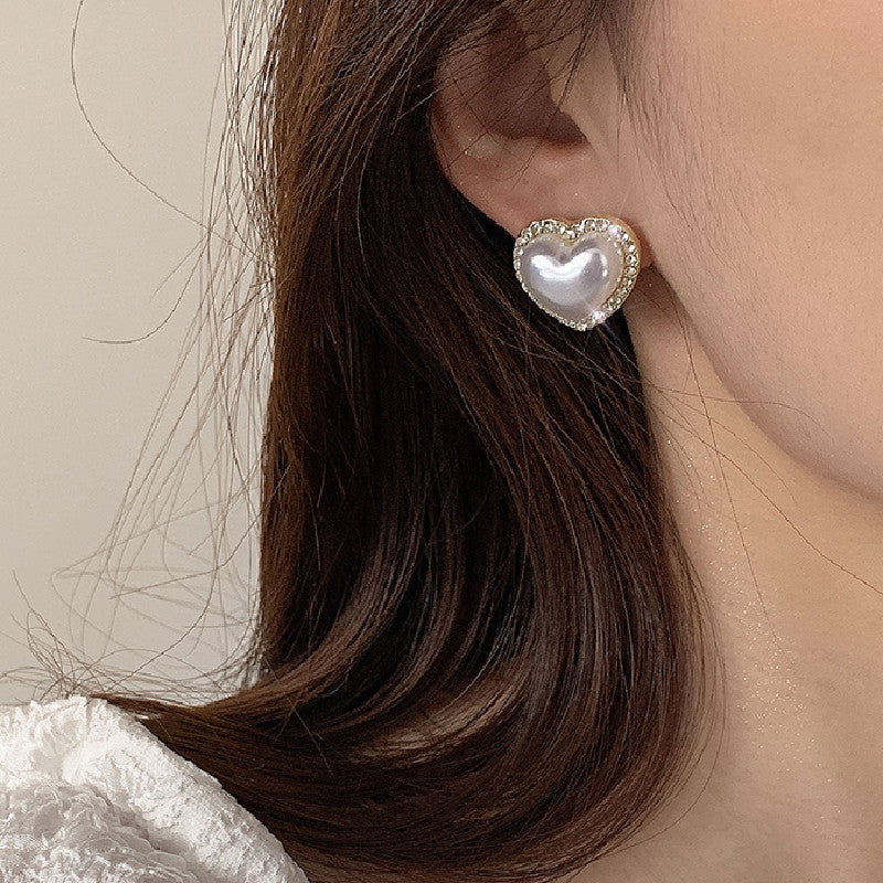 Romantic Elegant Heart Pearl Stud Earrings